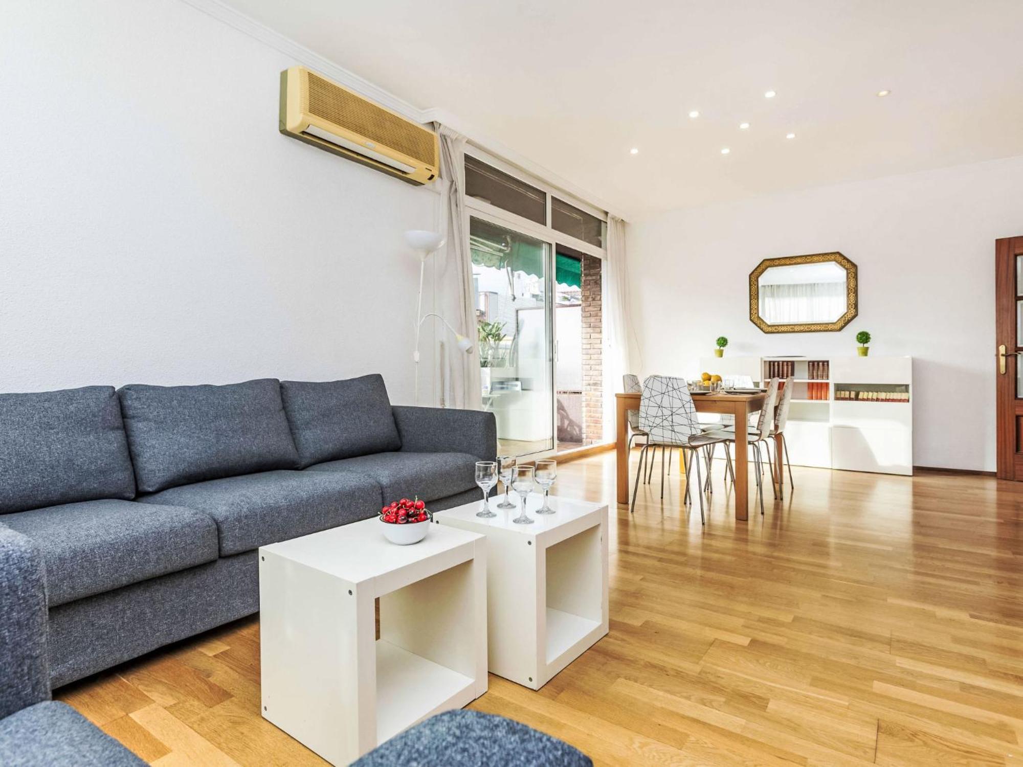 Apartment Sants-Les Corts Galileu By Interhome Barcelona Eksteriør billede