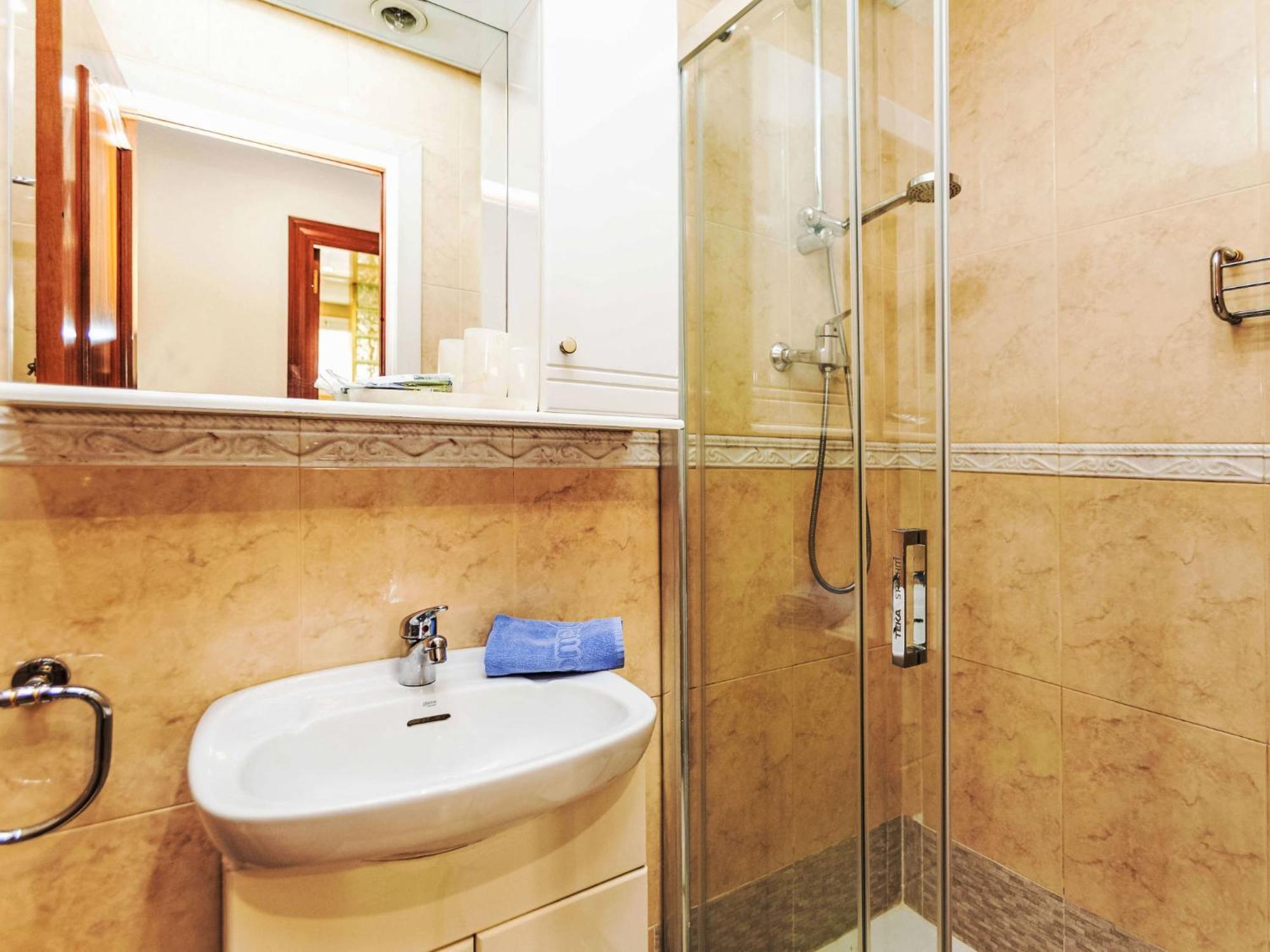 Apartment Sants-Les Corts Galileu By Interhome Barcelona Eksteriør billede