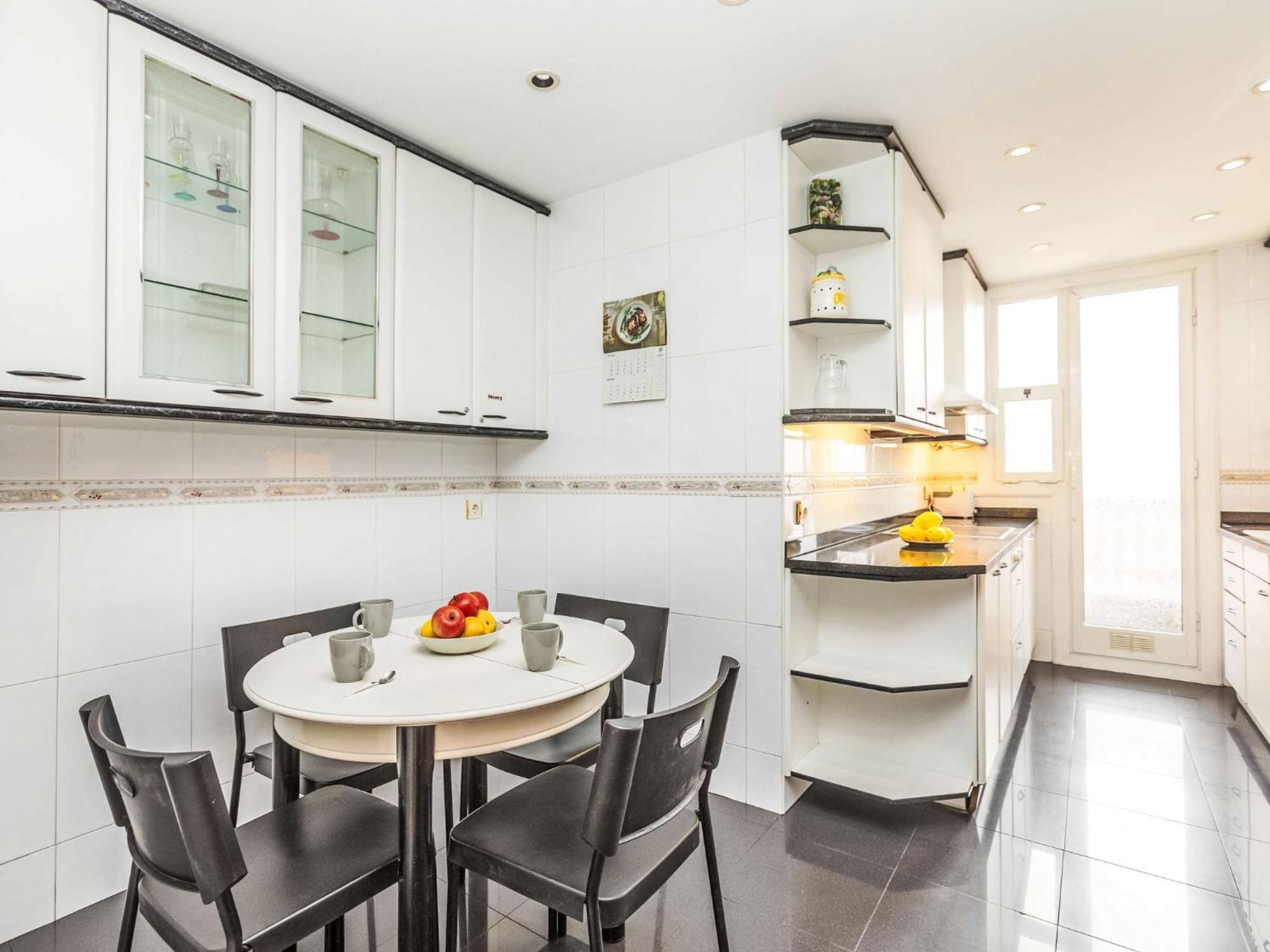 Apartment Sants-Les Corts Galileu By Interhome Barcelona Eksteriør billede