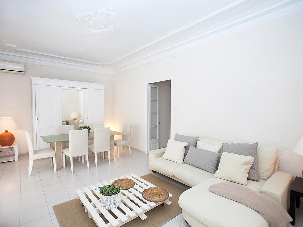 Apartment Sants-Les Corts Galileu By Interhome Barcelona Eksteriør billede